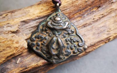 Gandhanra Handmade Tibetan Buddhist Amulet, Vase and Golden Fish Badge,Thokcha