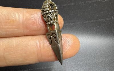 Tibetan Thokcha Phurba Pendant Ritual Blessing Amulet