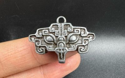 Exquisite Tibetan Buddhist Thokcha Pendant Amulet with Mythical aotie Pattern