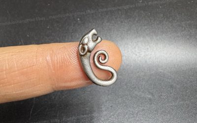 Tibetan Thokcha Wealth Beast Clasp Prayer Bead Ornament